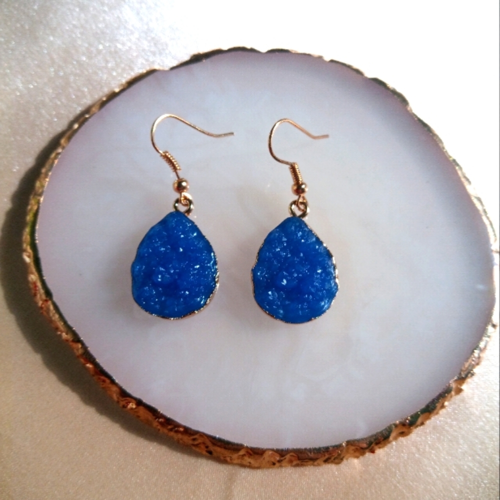 Resin dangle earrings